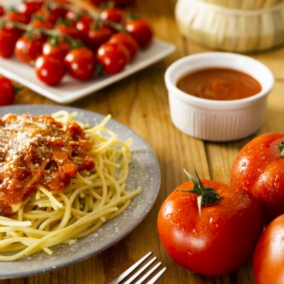 plate-pasta-with-fork-wooden-table