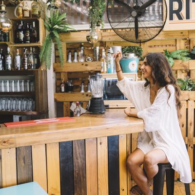 woman-ordering-bar